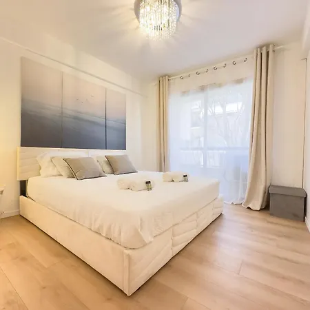 Le Dore By Winsome Destination Apartment